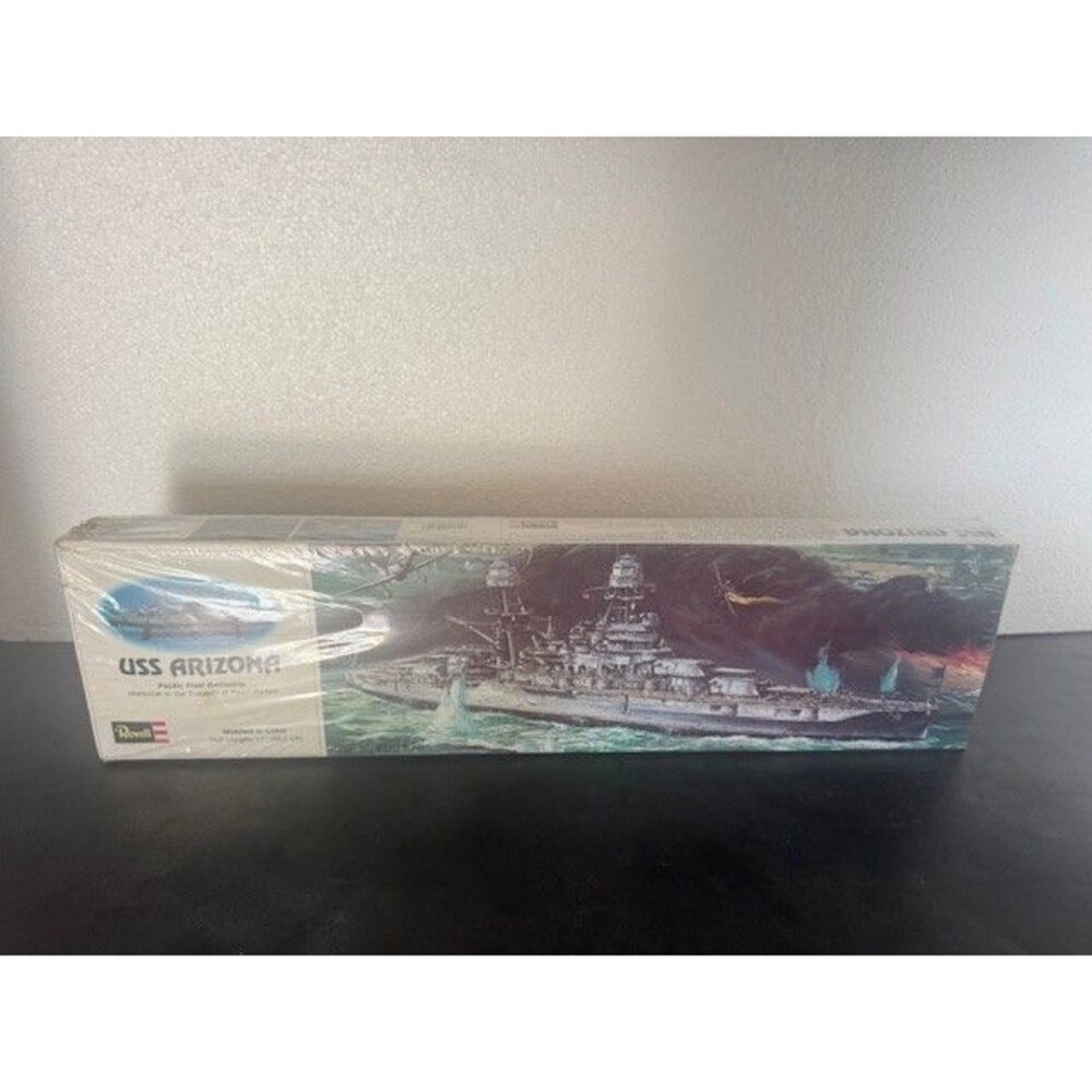 New 1975 Revell USS Arizona Battleship 17inches Plastic Model Kit H-302 Sealed